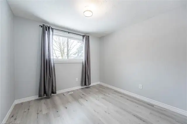 Side split legal duplex bungalow-large lot size in Houses for Sale in Kitchener / Waterloo - Image 8