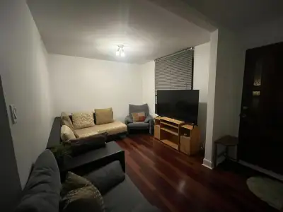 Située dans quartier central, mais tranquille. Libre le 1er mars 2026. 3 chambres. Non-chauffé, non-...