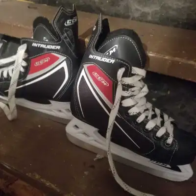 CCM Intruder Skates - Size 4, View more