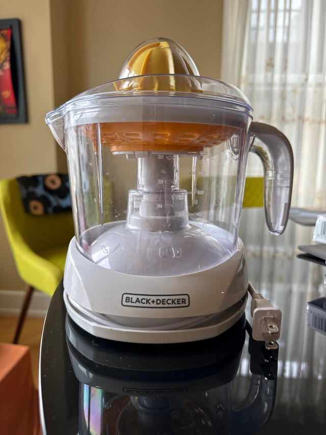 Citrus Juicer (black and decker) in Processors, Blenders & Juicers in Ottawa