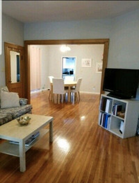 U OF W 5 MINUTE WALK. GORGEOUS 3 BEDROOM APARTMENT ΟΝ CAMPBELL