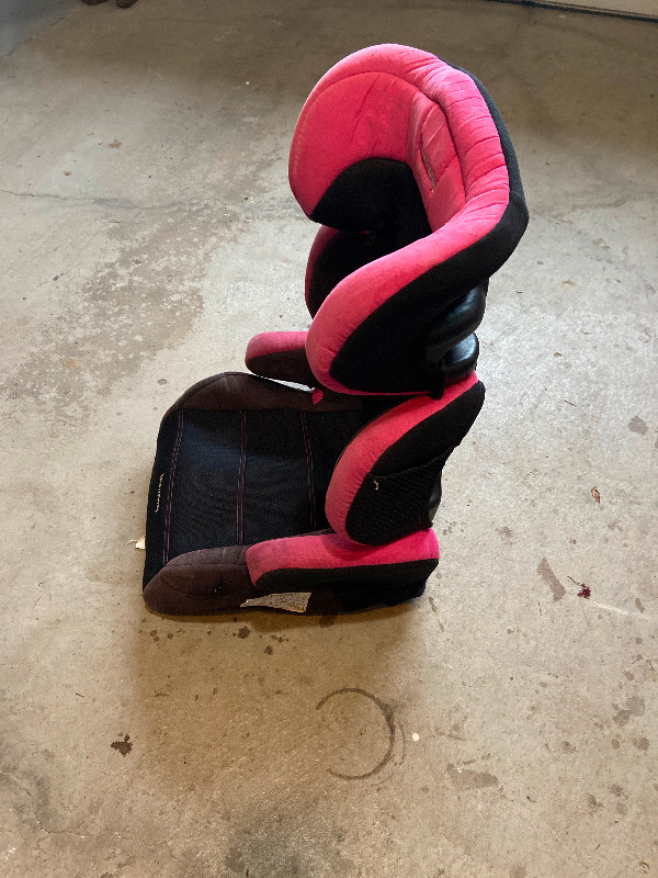 Child’s booster seat in Strollers, Carriers & Car Seats in Markham / York Region - Image 3