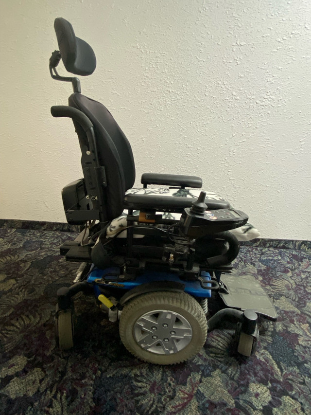 Quantum Q6 Power Wheelchair for sale in Health & Special Needs in Penticton - Image 4