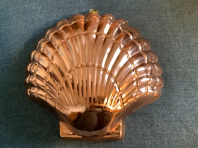 Vintage Copper Jello Mold in the shape of a Shell in Arts & Collectibles in Belleville - Image 2