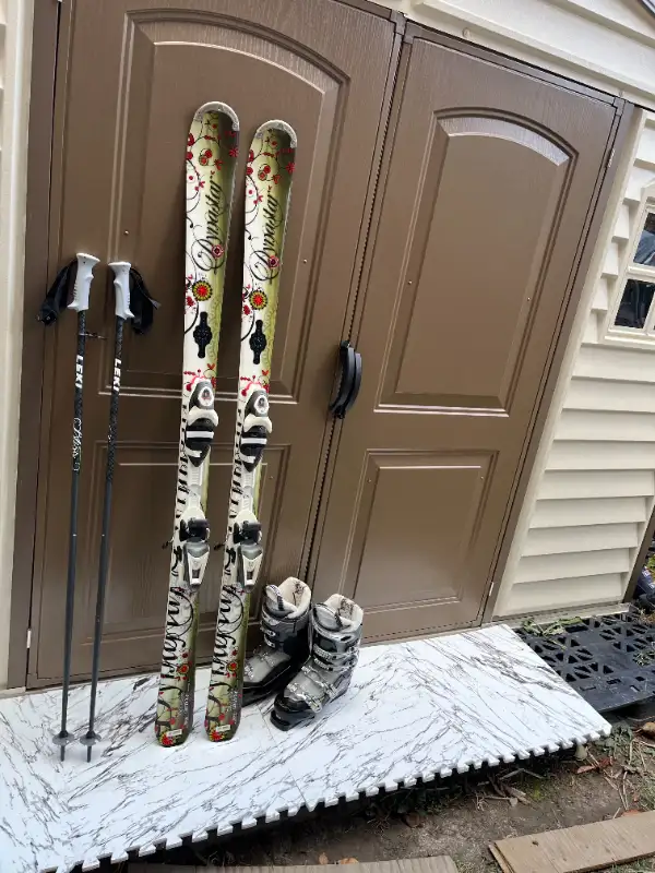 Beautiful 158 Dynastar ski  . Boots. Poles in Ski in Markham / York Region - Image 3
