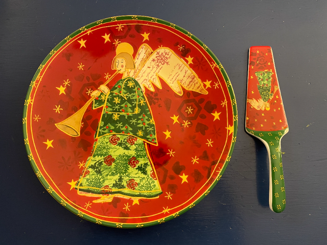 Christmas Decoration Plate/Platter (12") in Holiday, Event & Seasonal in Edmonton - Image 2