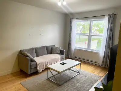 Grand 5 et 1/2 lumineux de 3 chambres à louer pour le 1er juillet 2026! -au 2e étage d’un triplex -à...