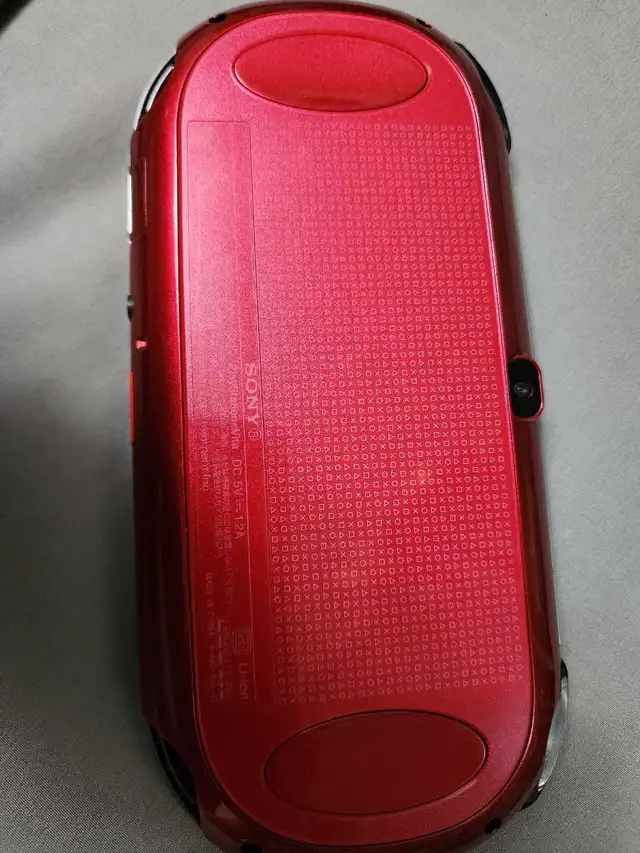 Sony Playstation Vita red in Sony PSP & Vita in City of Toronto - Image 3