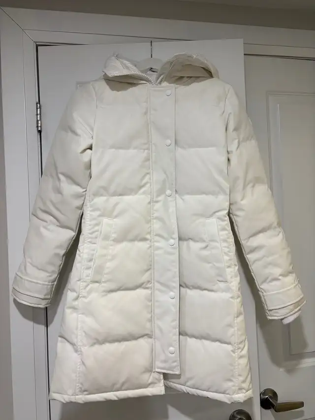 CANADA GOOSE Humanature Shelburne Down Parka in Women's - Tops & Outerwear in Markham / York Region - Image 2