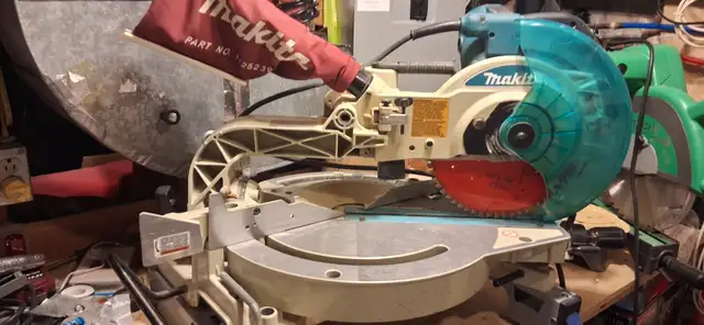 For sale miter saw in Power Tools in Mississauga / Peel Region - Image 2