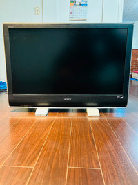 Sony Bravia 46" LCD TV, comes with an original remote and stand