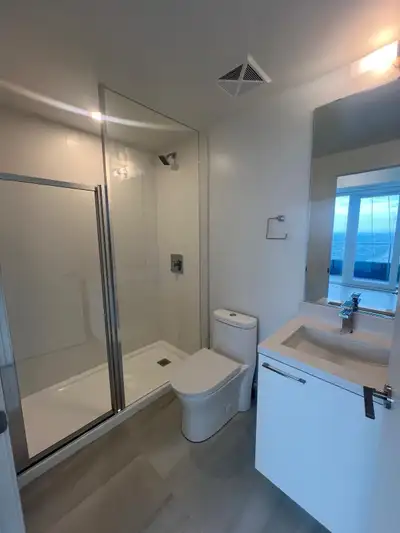 2 bed 2 bath condo for rent close to shoppers world, bus terminal and sheridan college in brampton f...