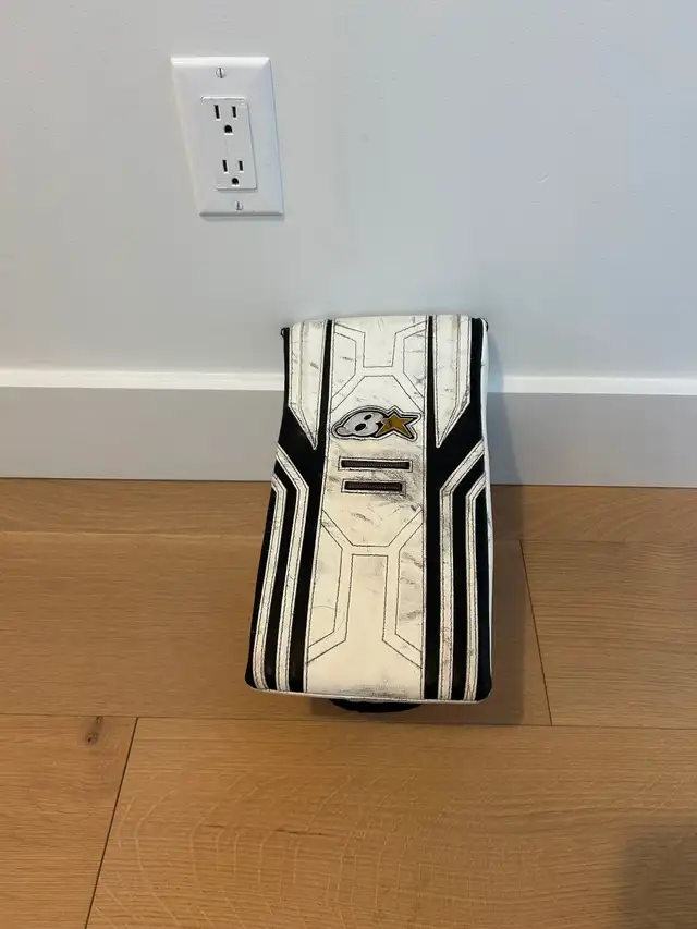 Brian’s Optik X3 Goalie Set (Black/White) in Hockey in Ottawa - Image 7