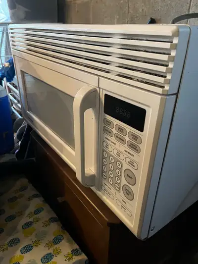 30" Magic Chef over the stove Microwave with fan, View more
