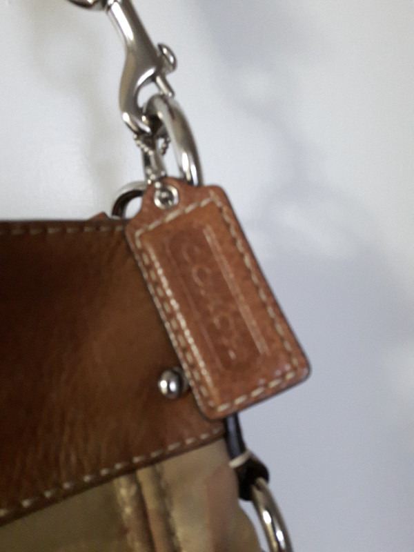 Tan Leather and fabric Coach Purse in Women's - Bags & Wallets in City of Toronto - Image 2
