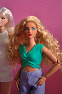 Barbie Looks Doll #16 , Blonde Curly Hair,