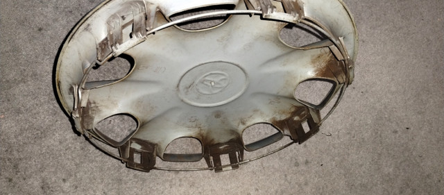 Toyota original hubcap 14 inch  dans Pièces de véhicules, pneus, accessoires  à Ville de Montréal