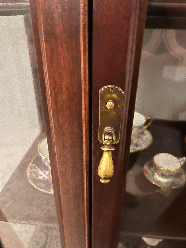 Antique China Cabinet in Hutches & Display Cabinets in Markham / York Region - Image 3