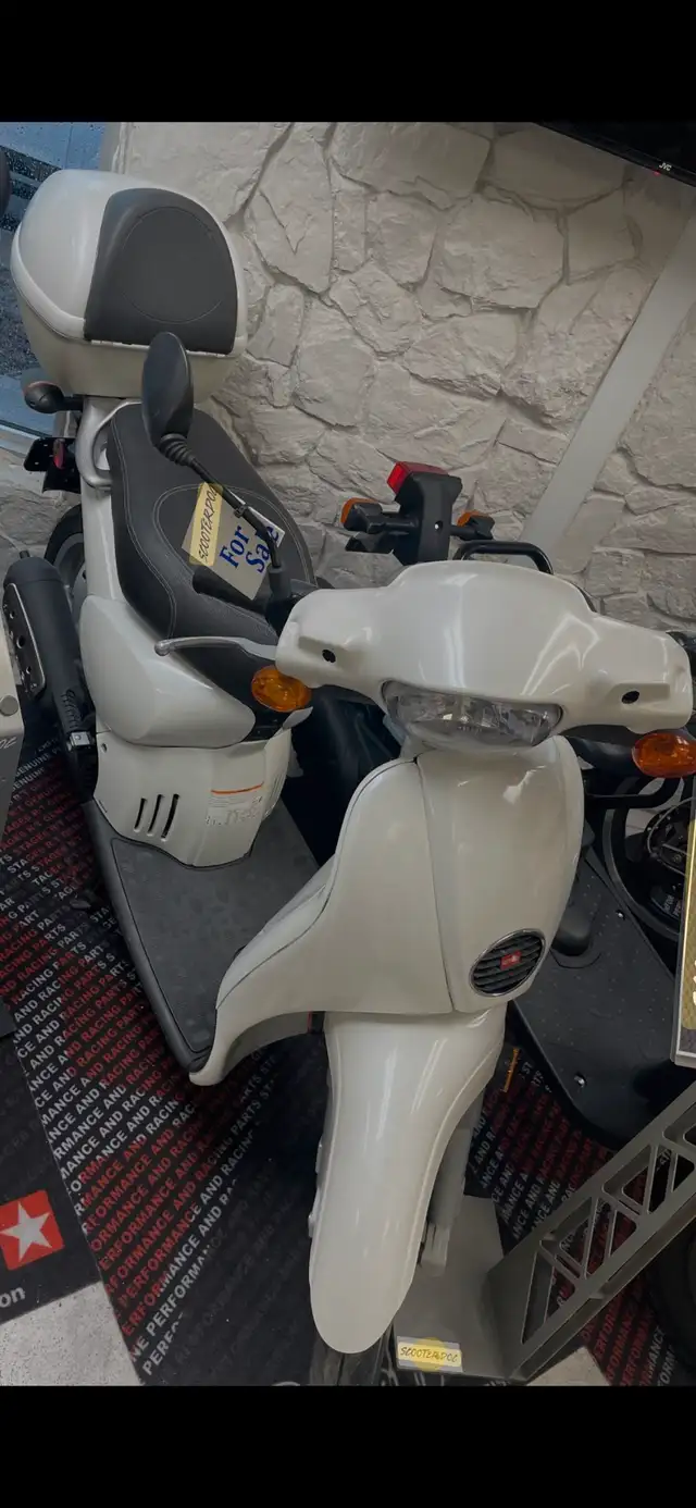50cc Aprilia Scarabeo scooter in Scooters & Pocket Bikes in Winnipeg - Image 3