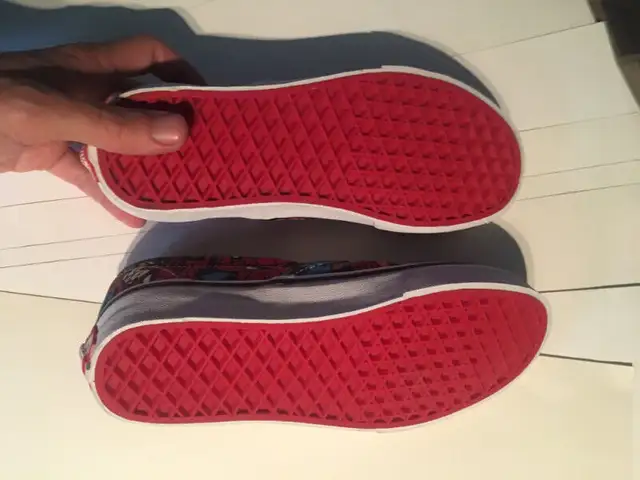 Vans Spider Man Soulier Enfants Marvel M-5 W-6.5 Off The Wall in Kids & Youth in Laval / North Shore - Image 5