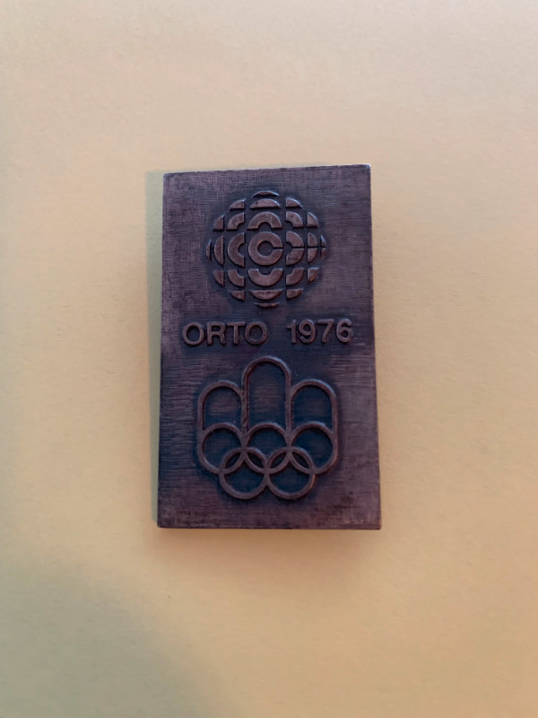 ORTO Radio & Television pin from 1976 Montreal Olympics. dans Art et objets de collection  à Laval/Rive Nord - Image 2