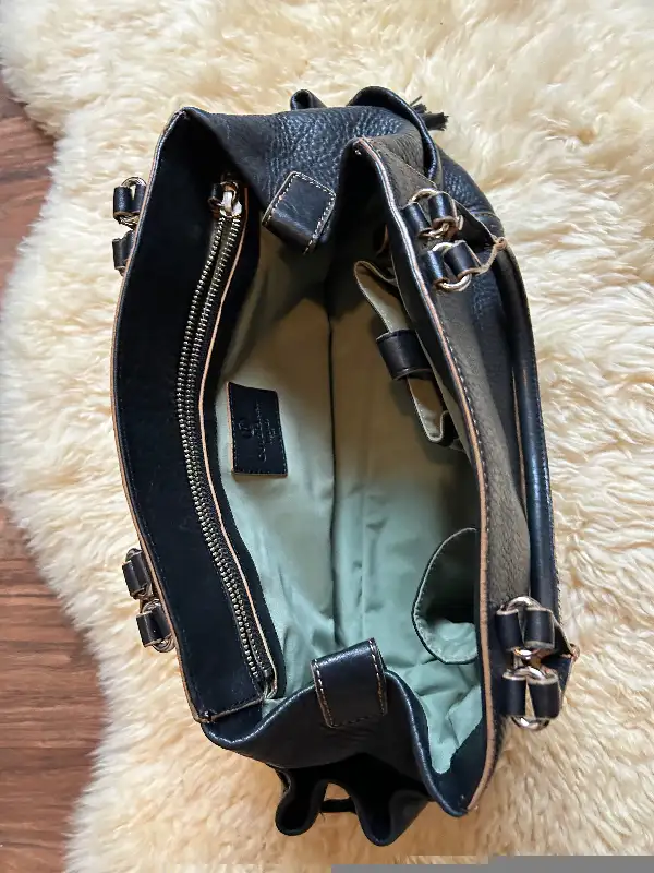 Cole Haan leather bag in Women's - Bags & Wallets in Barrie - Image 5