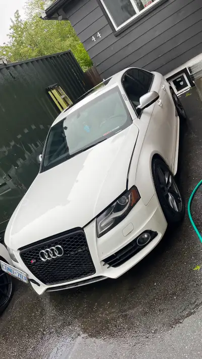 PRICE IS $2,500 cash only, price is firm. Transmission is broken but it has a brand new mechatronic...
