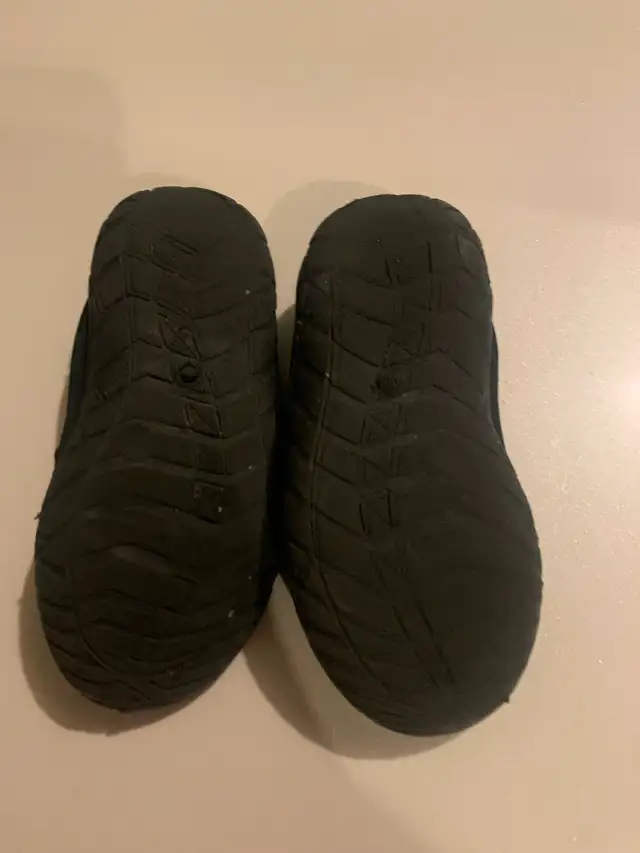 Toddler size 5-6 water shoes in Other in Winnipeg - Image 3