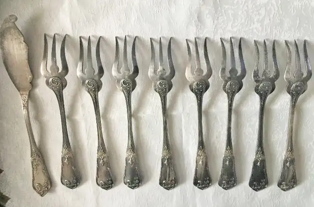 Antique Boulenger fourchette à poisson et 1 couteau, 9 Pcs in Arts & Collectibles in City of Montréal - Image 8