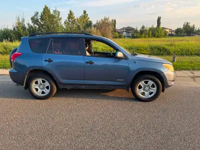 2007 Rav 4 mechanics/bodyman special. V6 auto, AWD Runs good, new front tires, brakes front are new,...