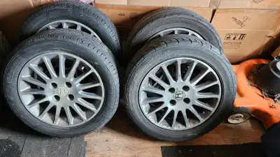 mags acura 1.7el 4X100 2pneus fini Yokohama s drive 1/32 2pneus motomaster 11/32 2pneus 11/32 200$ c...