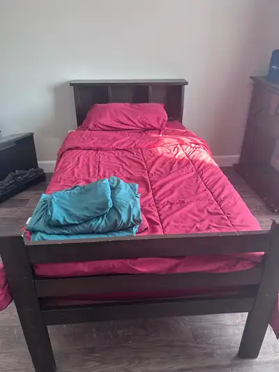 Twin - Rust coloured and Jewel Green sheet sets & Mattress cover, View more