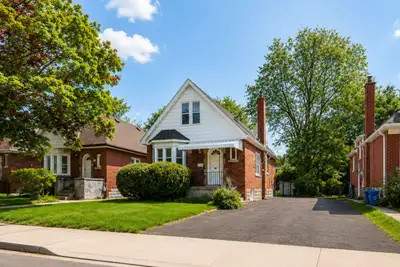 FOR LEASE Haddon Ave South, Hamilton ON $3,199/month + utilities Spacious full house offering 4 bedr...