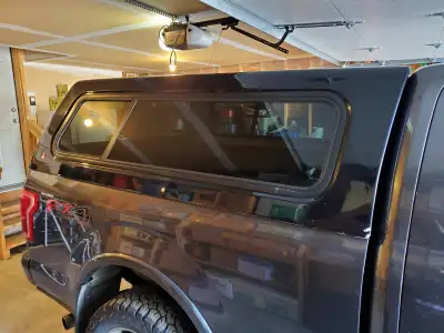 Raider truck canopy for 2015-2020 F150 6'6" bed - Black colour Canopy has a lot of scratches and the...