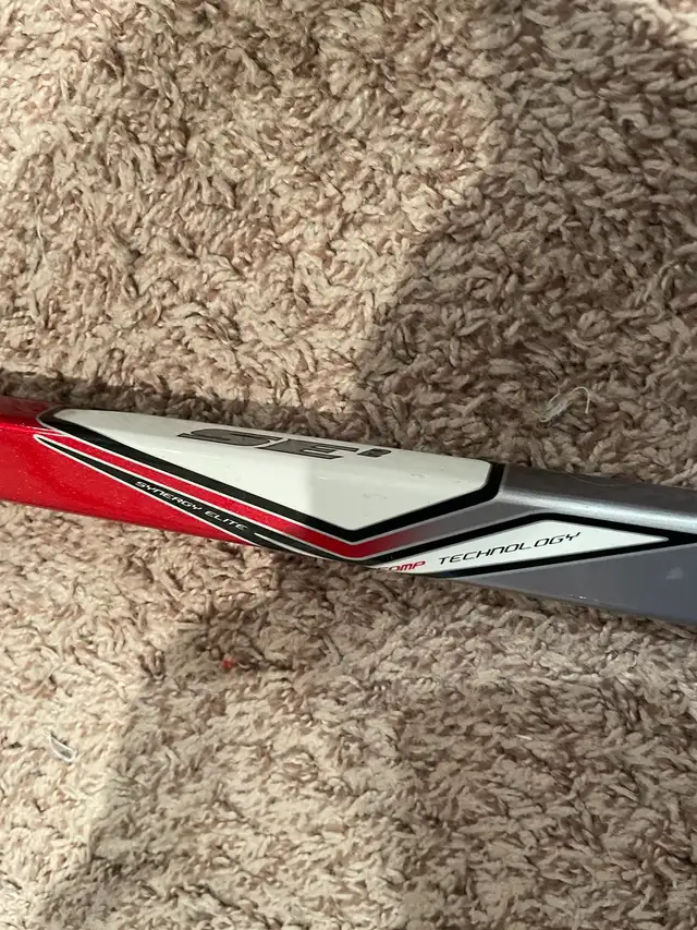 Easton Synergy Elite SE2 Right Hand Hockey Stick 85 Flex Getzlaf in Hockey in Winnipeg - Image 5
