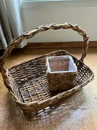 Picnic/ gift baskets