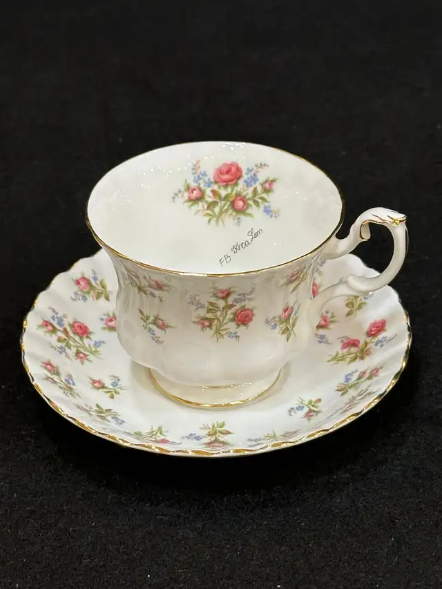 Royal Albert Winsome dishes, tea cups, two tiered cake plate in Kitchen & Dining Wares in Guelph - Image 6