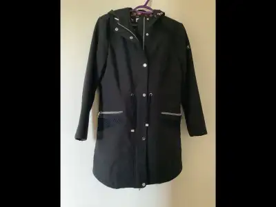 Ladies spring/fall jacket Like new condition Very nice jacket Size Medium Bought at Winners $20.00