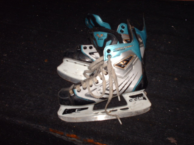 patin a glace (6.5) in Skates & Blades in Gatineau
