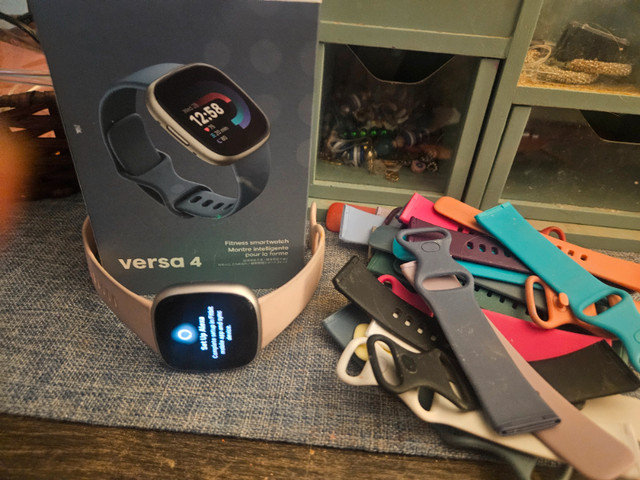 Fitbit versa 4 in General Electronics in Charlottetown - Image 3