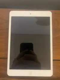 iPad  mini  16Gb/ACTIVATION LOCK/As-is/for parts 