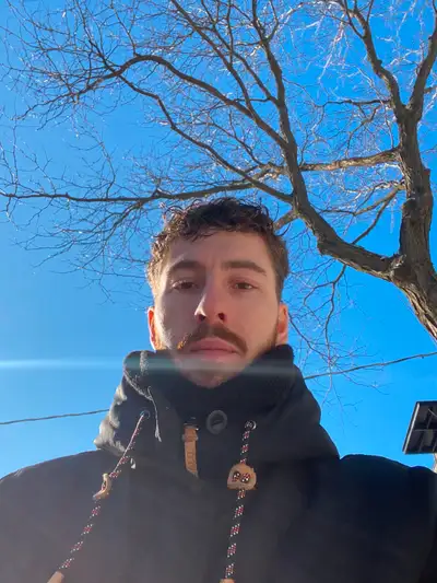 Bonjour ! Je suis Thomas, 30 ans, je vous propose mes services pour 20$/h dans les domaines suivants...
