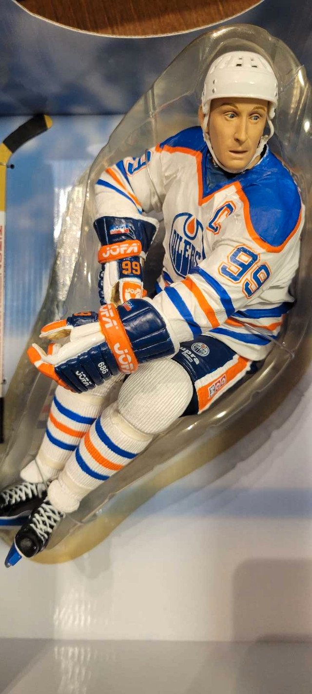 Wayne Gretzky McFarlane Legends 12" Figure Edmonton Oilers White in Arts & Collectibles in Dartmouth - Image 4