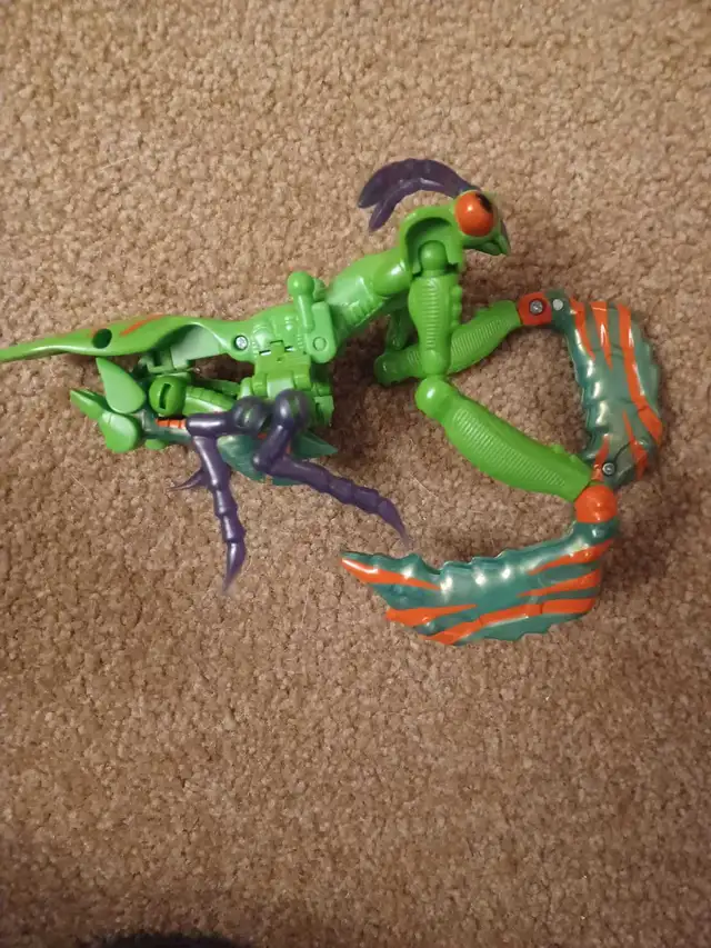 Beast Wars Transformers Manterror Praying Mantis Figure in Toys & Games in Kawartha Lakes - Image 2