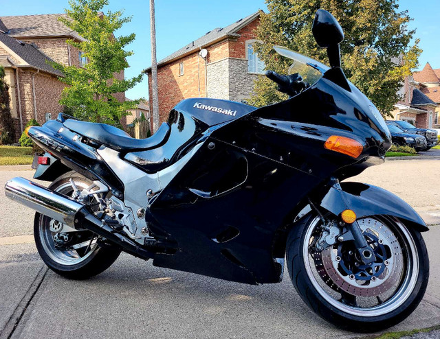 1995 Kawasaki Ninja ZX11  in Sport Bikes in Mississauga / Peel Region - Image 4