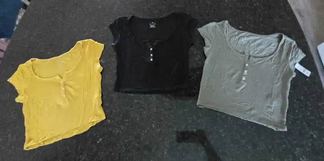 NWT Crop Ts and Tanks XS-S in Women's - Tops & Outerwear in Gatineau - Image 5