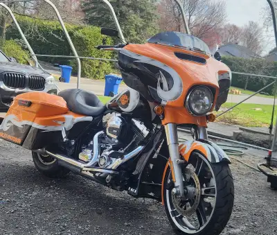 Harley-Davidson Street Glide Special 2014 114 000 km Beau Street Glide Special custom avec peinture...