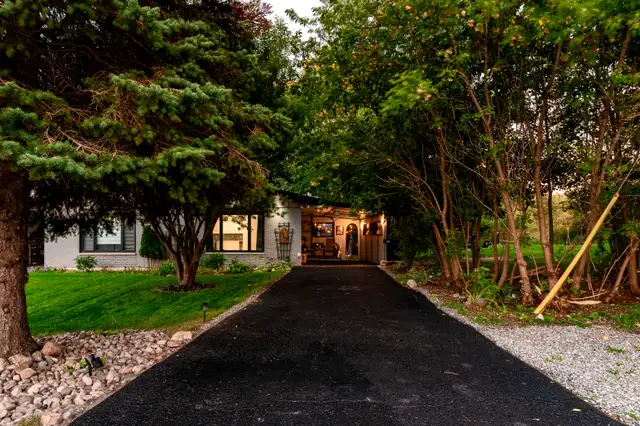 Renovated 3+3 Semi, 2 Kitchens, Parking for 6 – Beside a Farm