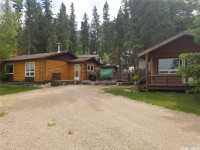 Beautiful 4 season lake cabin just steps away from the lake.