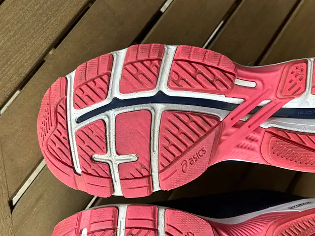 Asics GT-2000 7 Running Shoes – Women’s Size 6.5 Wide in Women's - Shoes in Markham / York Region - Image 7
